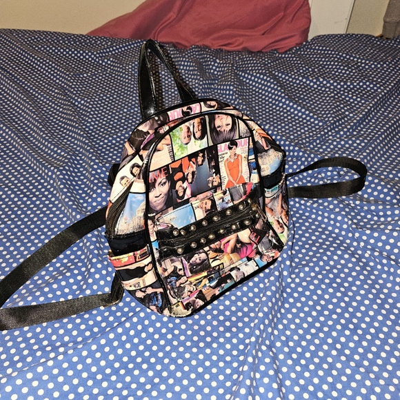 Size 11 in men's pumas like new worn only a few times 30$. Jewelry box like new. - Picture 5 of 15